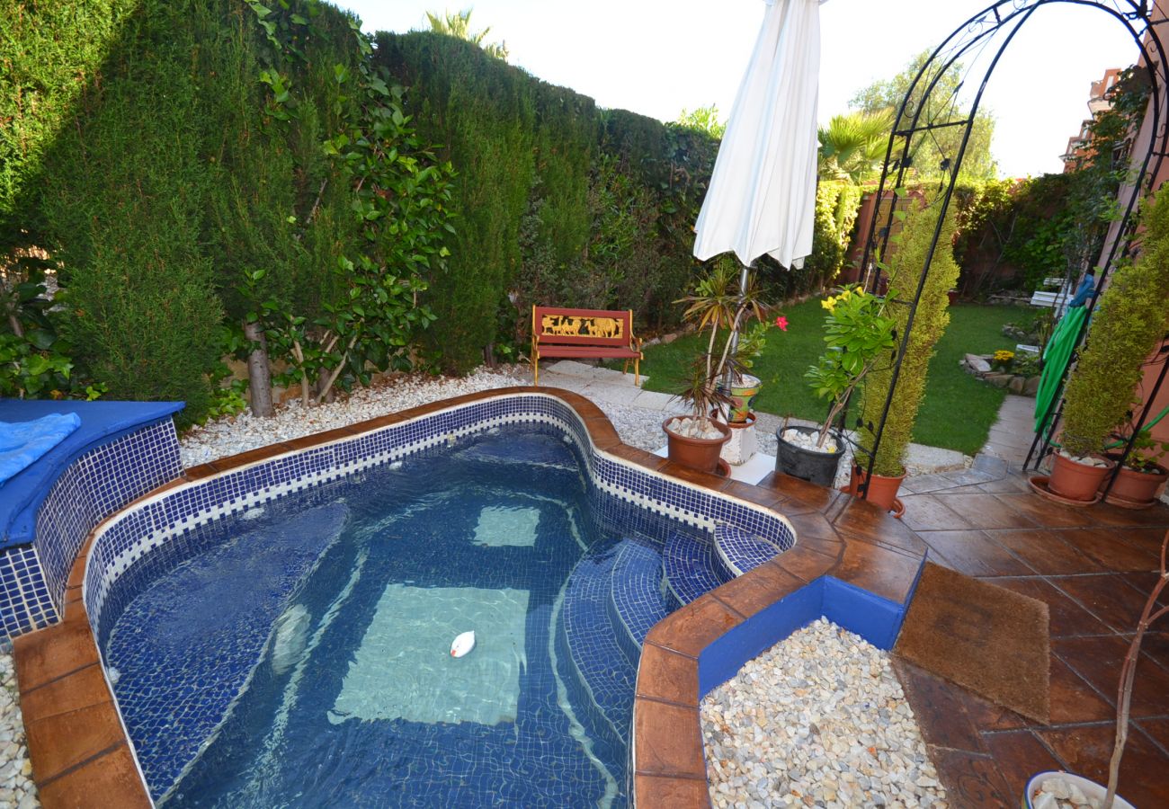 Terraced House in Estepona - R171-00102
